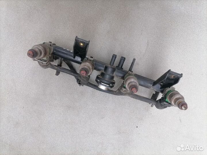 Рейка топливная с форсунками Peugeot 306 1993-2003