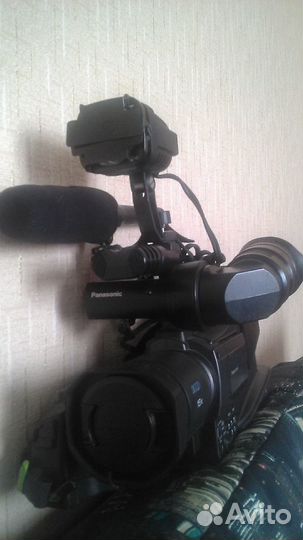 Профессиональная видеокамера