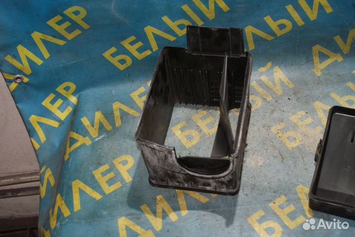 Короб блока управления Volvo V70