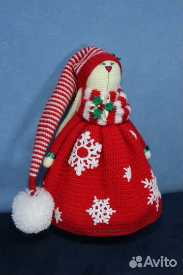 Вязаная игрушка-зайка