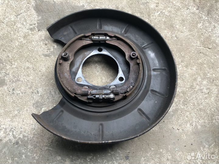 Щиток суппорта задний правый Chevrolet Camaro V