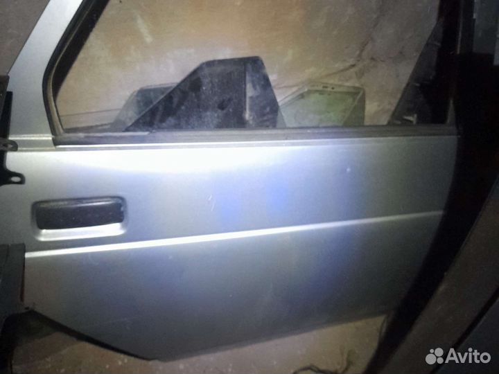 Задние двери на ваз 2110 2112 priora разных цветов