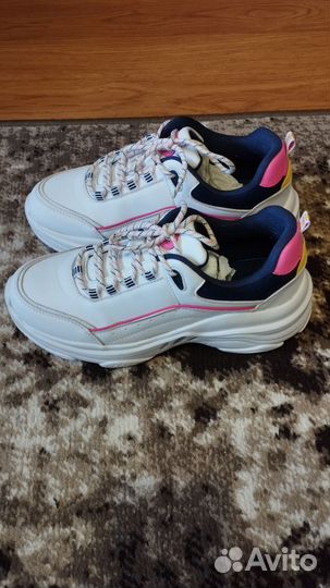 Кроссовки женские