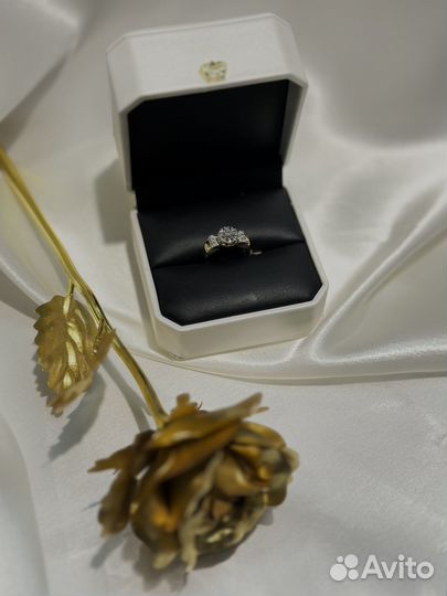 Золотое кольцо с бриллиантами