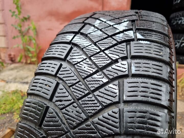 Pirelli Ice Zero FR 215/50 R17 95H