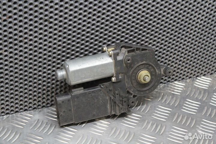 Моторчик стеклоподъемника Volkswagen Passat B5