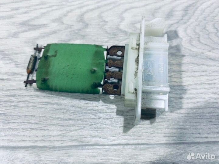 Резистор отопителя Renault Logan 2 седан K4M 2014