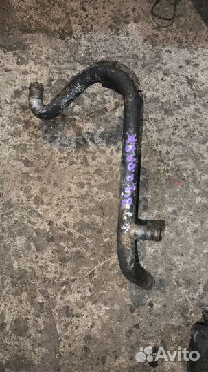 Трубка охлаждения Audi 80 B4 2.0 ABK 048121065D