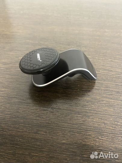 Автомобильный магнитный держатель