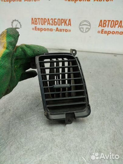 Дефлектор воздуховода левый Honda Civic 4D седан