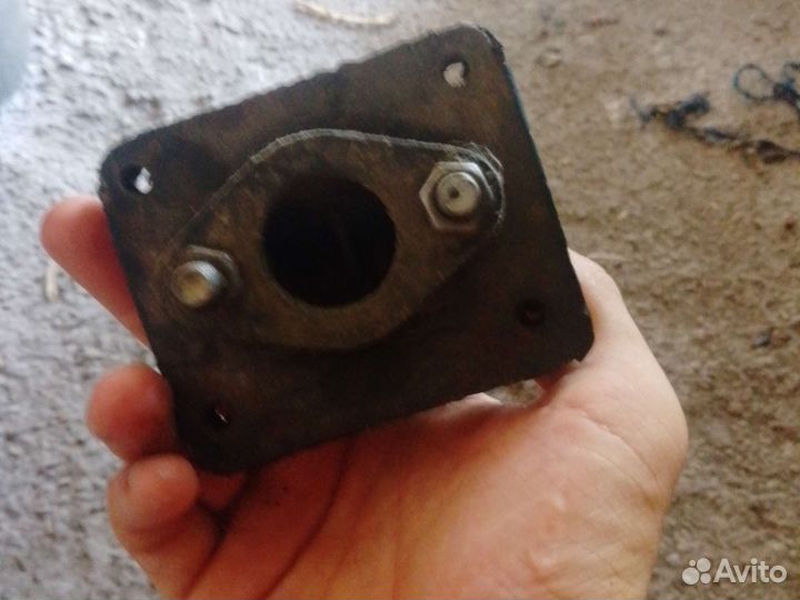 Лепестковый клапан