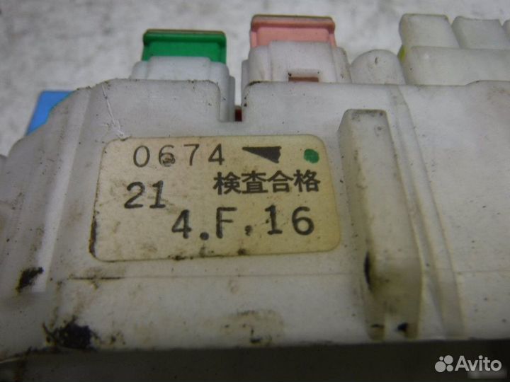 Блок предохранителей Toyota Rav 4 XA20