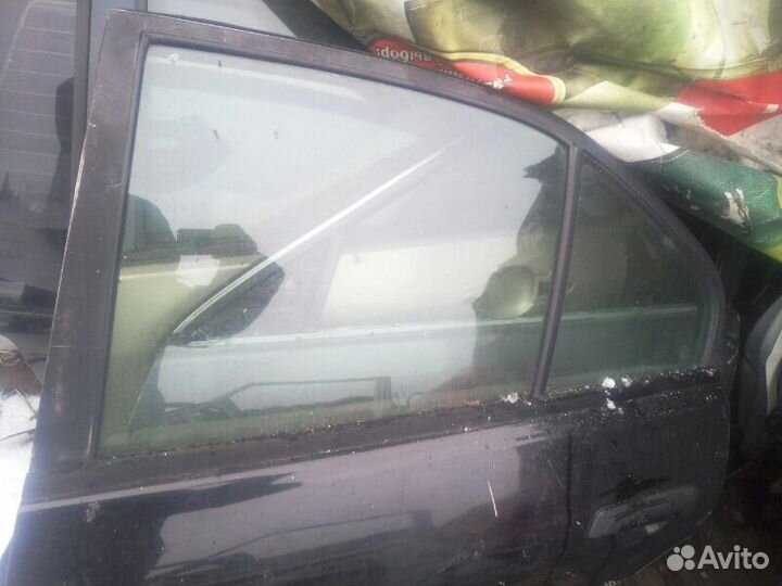 Форточка двери задняя левая Mitsubishi Galant Usa