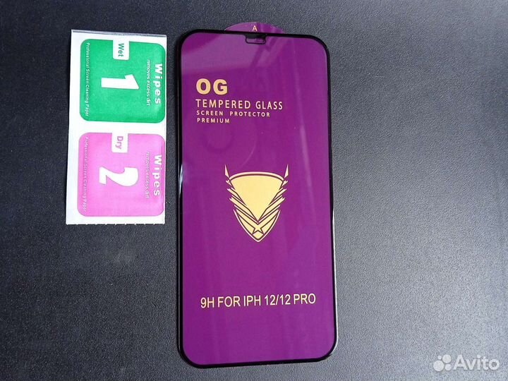 Защитное стекло на iPhone 12