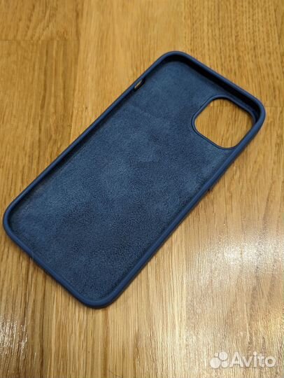 Чехол на iPhone 13