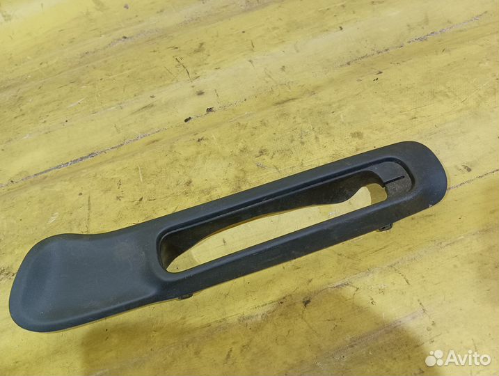 Накладка на рычаг стояночного тормоза Nissan Juke