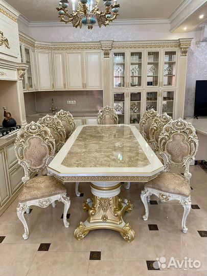 Столы и стулья