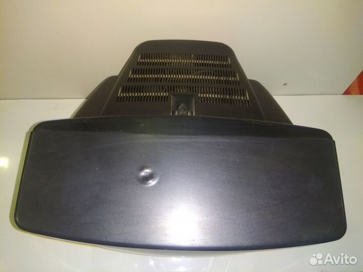 Видеомагнитофон+тв+111 видекассет