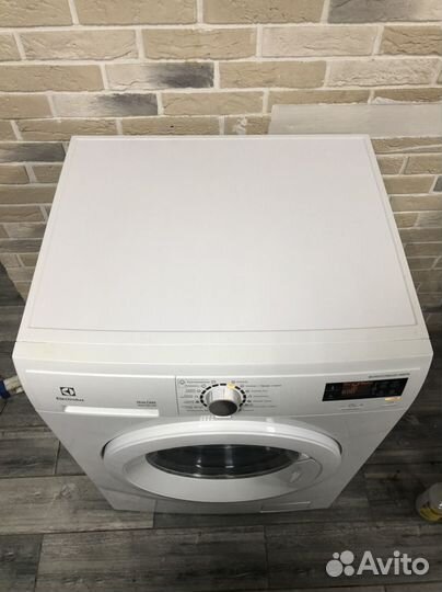 Стиральная машина Electrolux 8 кг с сушкой 4 кг
