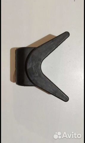 Килевый упор на лодочный прицеп