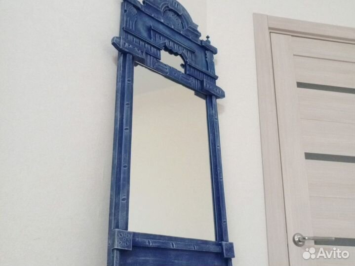 Старинное зеркало с тумбой. Массив дерева