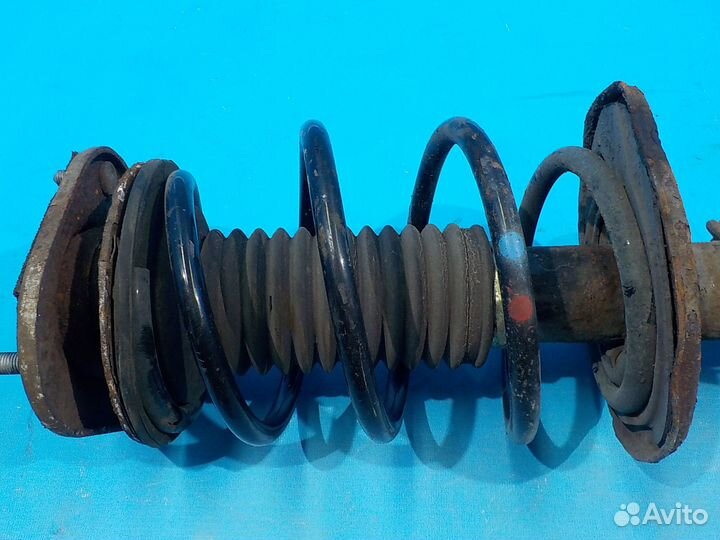 Амортизатор передний правый toyota Auris (E15) 200