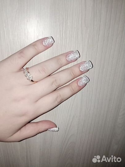 Модель на маникюр