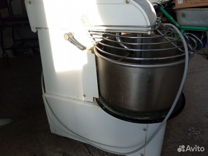 Тестомесильная машина