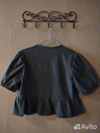 Блузка на пуговицах с баской