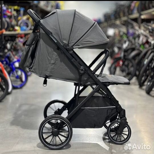 Коляска с перекидной ручкой от Lux mom