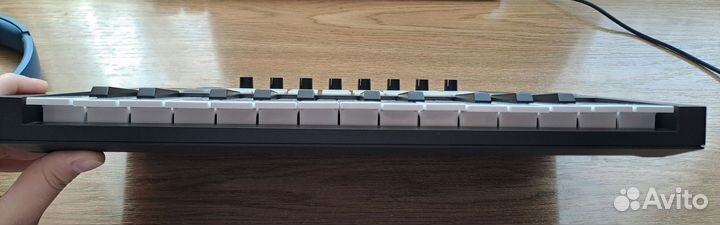 Миди контроллер novation launchkey mini mk3