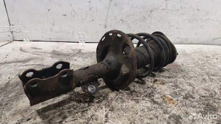 Стойка передняя правая в сборе Toyota Avensis 3 T270