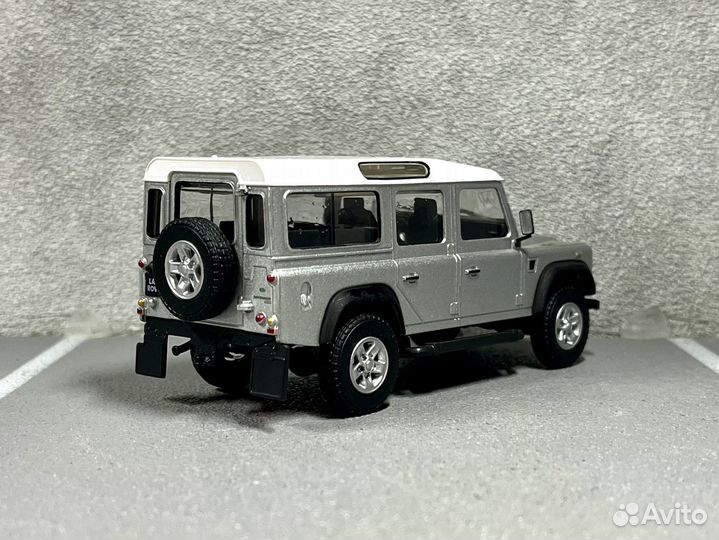 Коллекционная модель Land Rover Defender 1:43