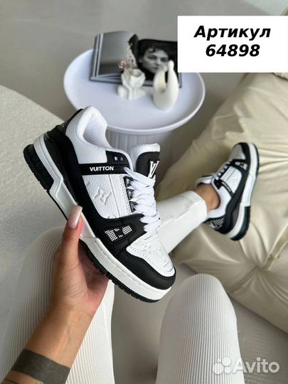 Кроссовки женские