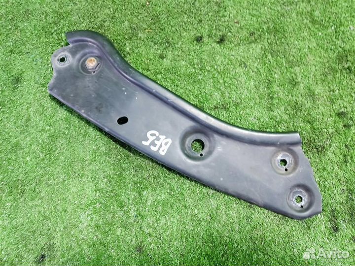 Кронштейн фары правой volkswagen Caddy 3 2013