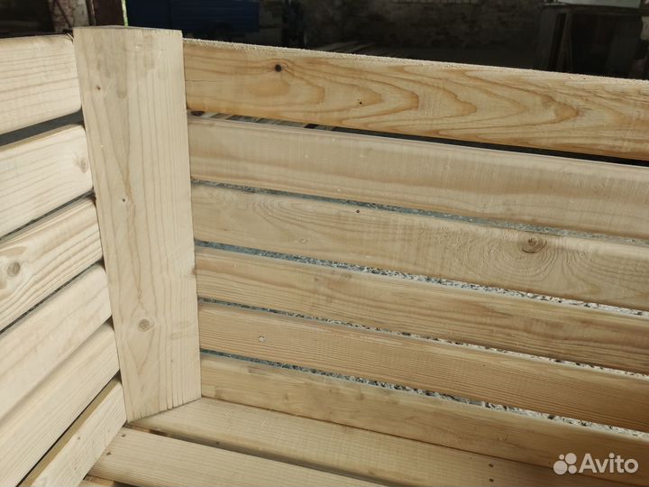 Деревянный контейнер для хранения яблок