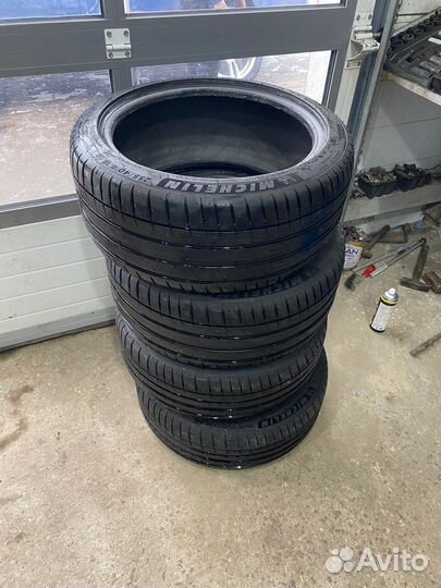 Michelin Pilot Sport 4 225/45 R18 и 255/40 R18