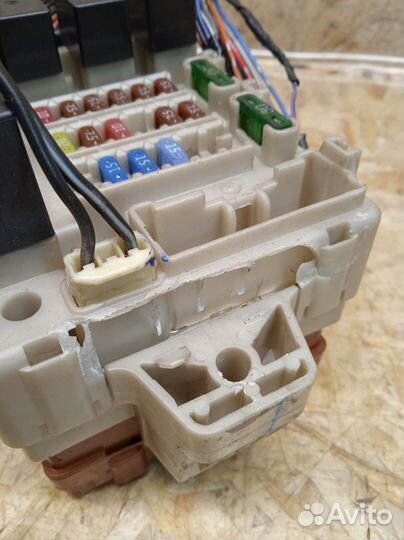 Блок предохранителей Mitsubishi Lancer