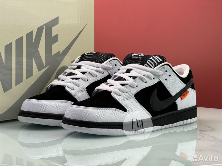 Кроссовки Nike Dunk Low SB X tightbooth