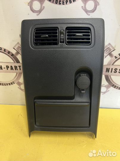 Infiniti QX70 S51 Накладка подлокотника