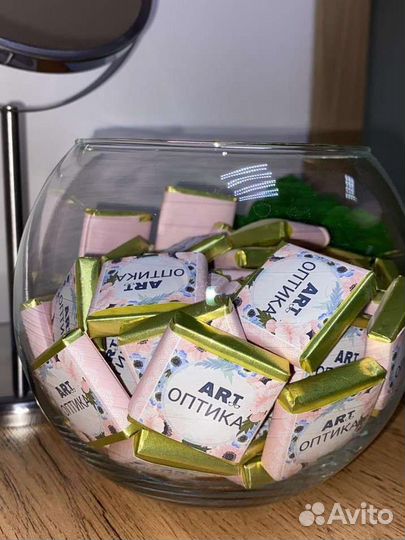 Открытка с шоколадом