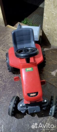 Трактор красный)