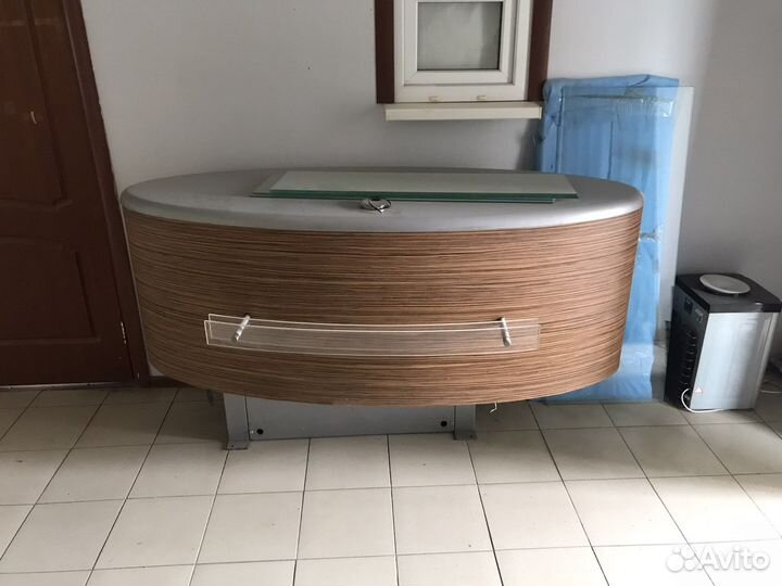 Стойка рецепшен