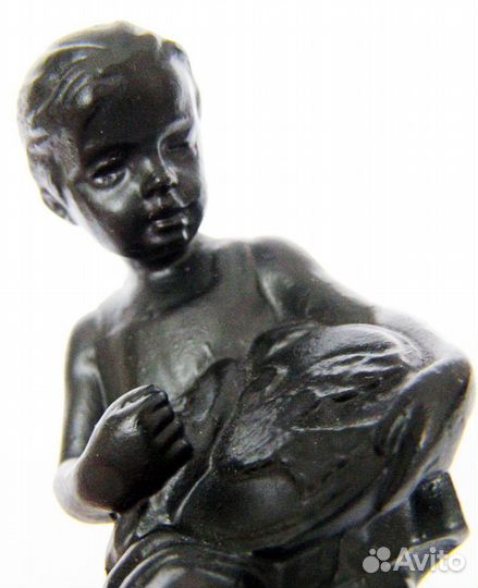 Девочка вышивает Касли 1963г Каслинское литье СССР