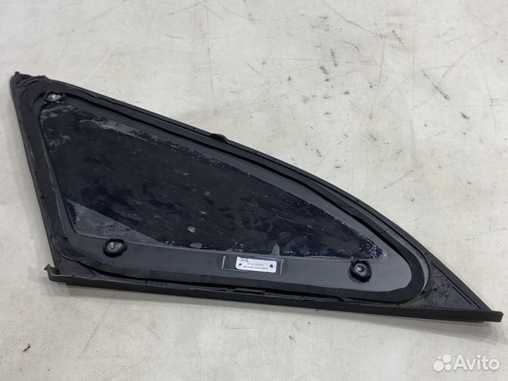 Стекла задней стойки Audi Q3 8U