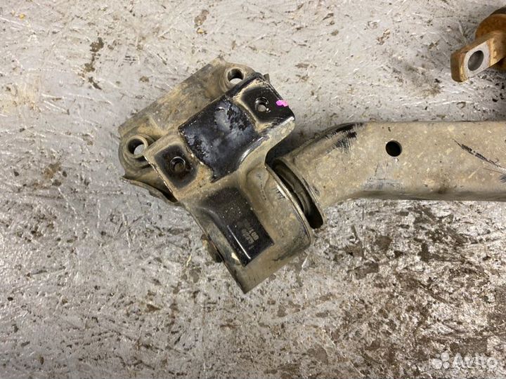 Передний Правый Рычаг на Honda CRV 4 2011-2018 г.в