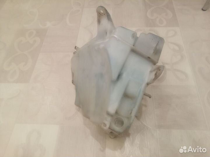 Бачок стеклоомывателя Toyota Hilux Surf 185