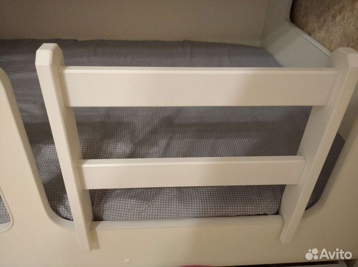 Детская двухярусная кровать