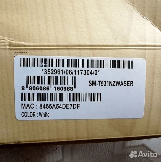 Планшет Samsung Galaxy Tab 4 (белый)