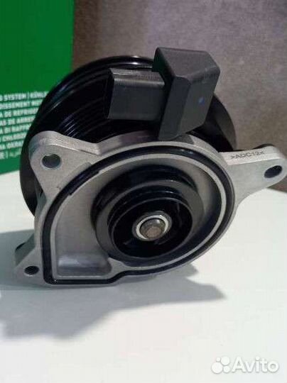 Водяная помпа 1.4 tsi 150лс. INA 03c121004j